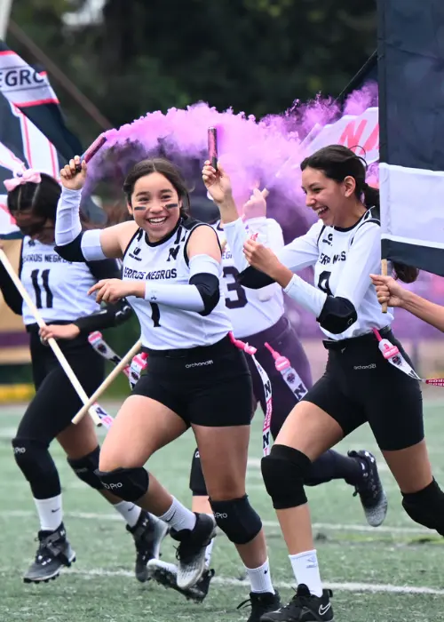 niña footballamericano perros negros mexico